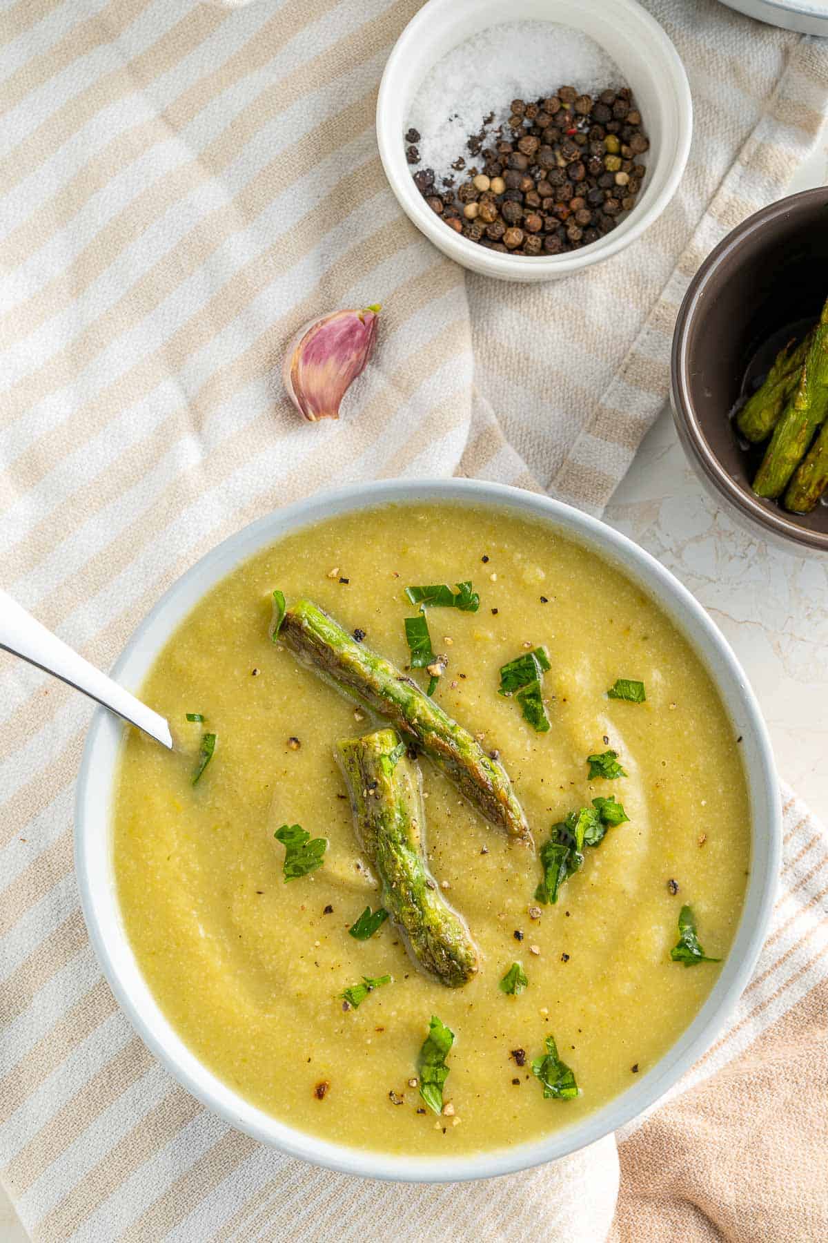 asparagus soup in bowl close