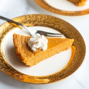 skinny crustless pumpkin pie slice sq