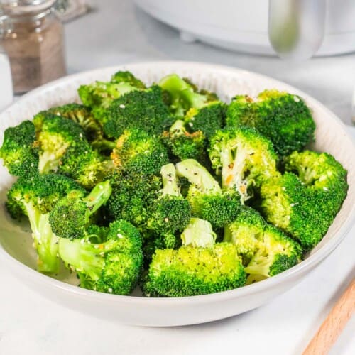 Air Fryer Broccoli with Everything Bagel seasoning - Make It Skinny Please