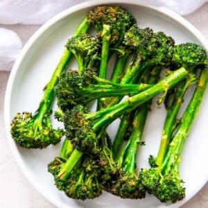 air fryer broccolini on plate close up