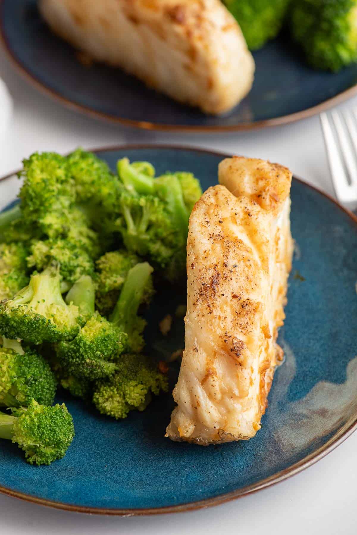 air fryer sea bass with broccoli close up.