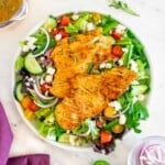 greek salad with chicken .