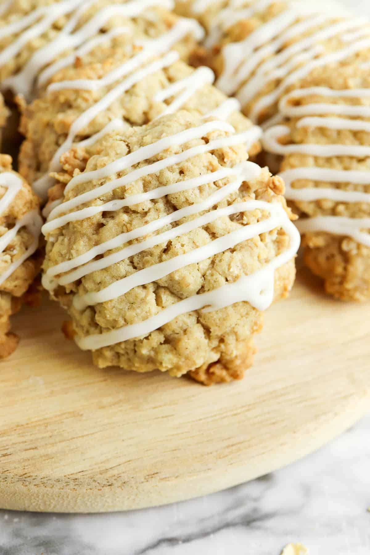 oatmeal apple cookies close up-2