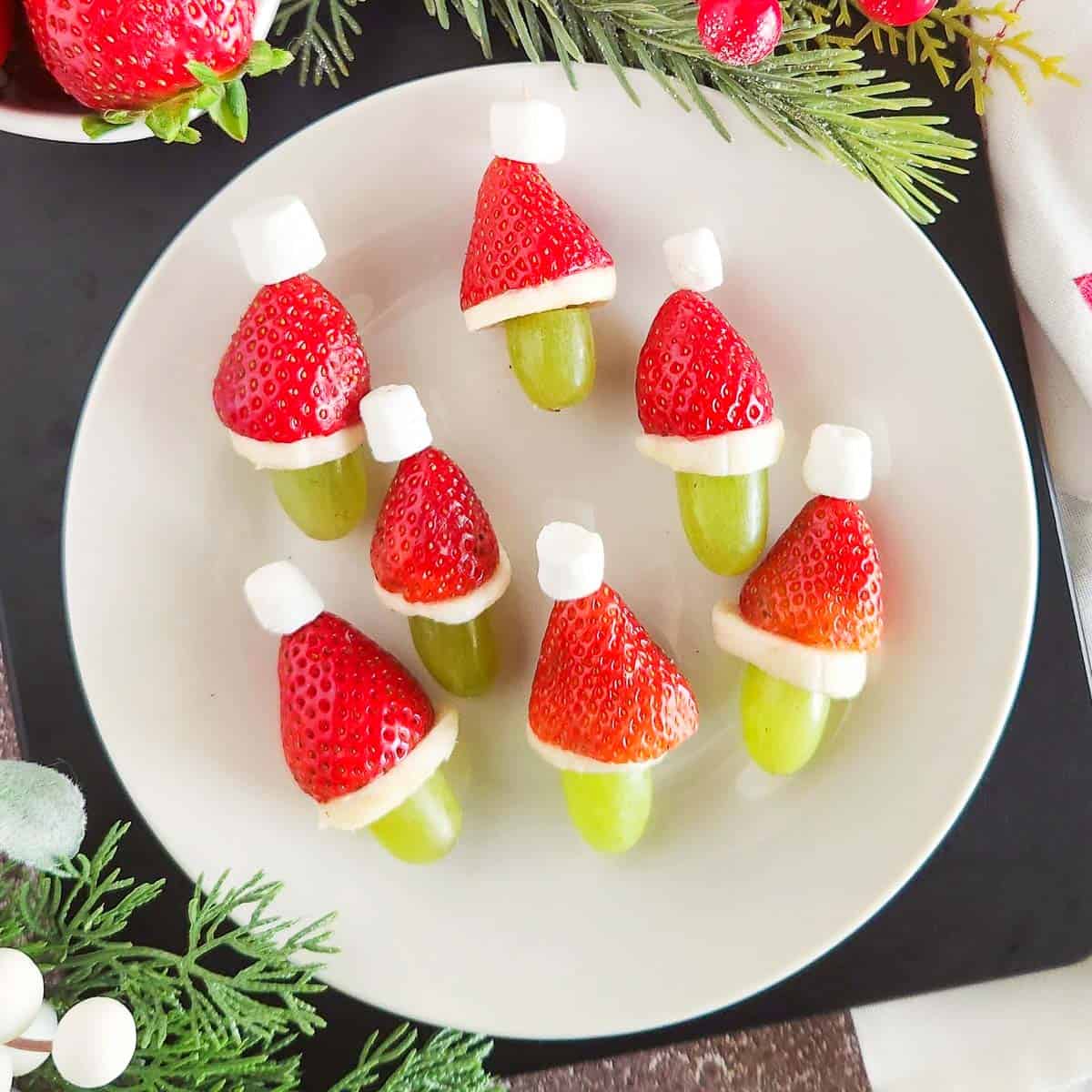 https://makeitskinnyplease.com/wp-content/uploads/2023/11/grinch-snacks-on-plate-crop.jpg